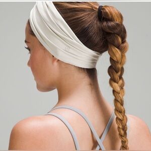 Lululemon nulu twist White and Blue ribbed Headbands